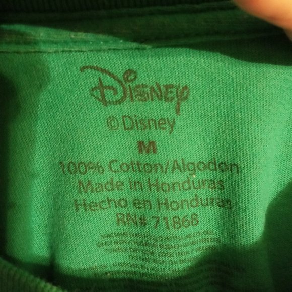 WALT DISNEY NWOT MERRY CHRISTMAS W MICKEY MOUSE MENS GREEN T SHIRT SZ MED - Picture 3 of 4